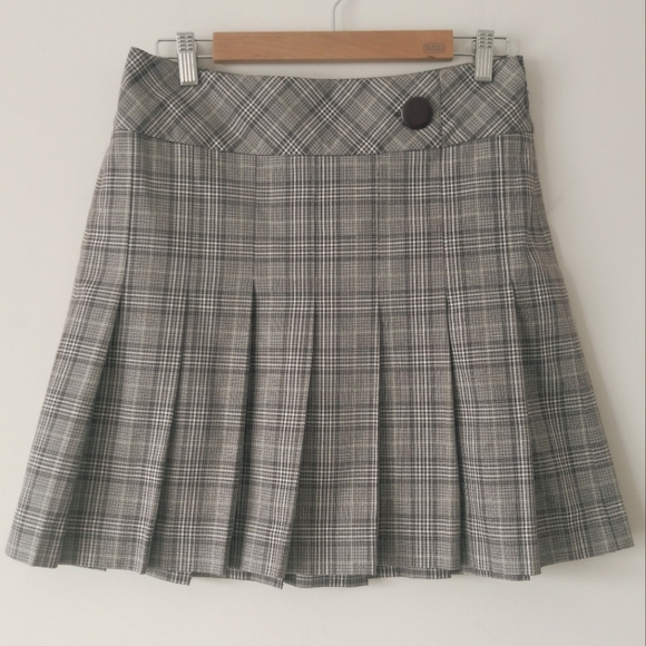 LOFT Dresses & Skirts - Y2k style Ann Taylor Loft pleated Mini skirt